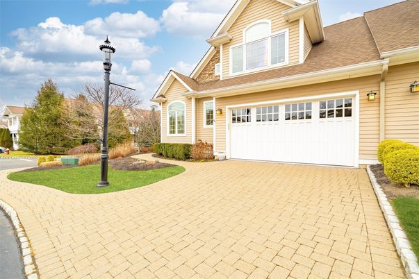 Attached, Exterior, Facade, Ranch