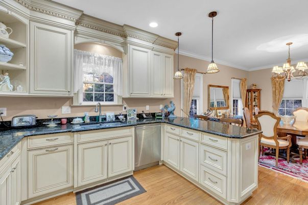 Chandelier, Dining room, Interior, Kitchen, Pendant Lights, Recessed Lighting, Wood Texture Flooring