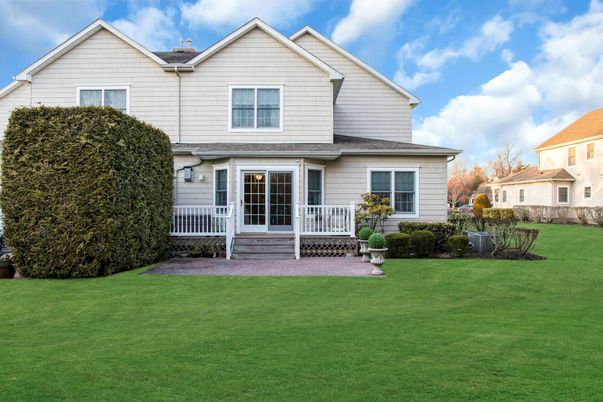 Exterior, Facade, Farmhouse