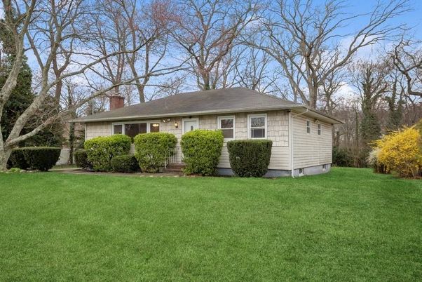 Backyard, Exterior, Facade, Cape Cod