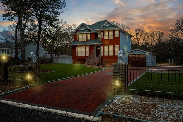 Backyard, Exterior, Facade, Queen Anne Victorian