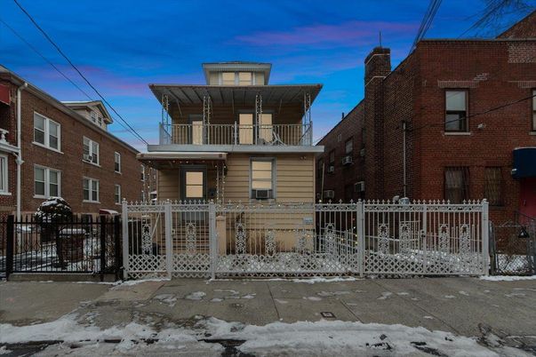 Exterior, Facade, Brick Facade, Rowhouse
