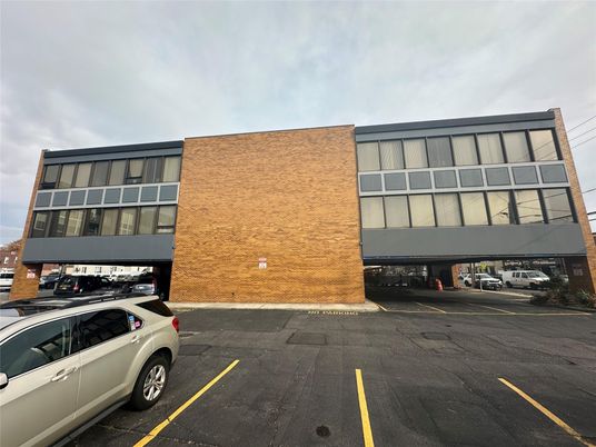 Exterior, Facade, Modern