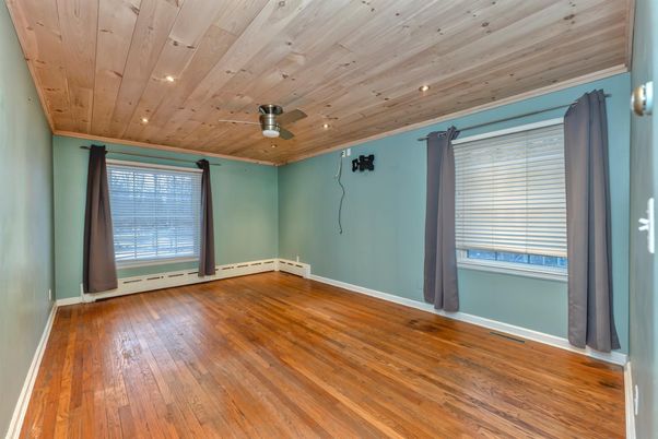 Empty room, Interior, Recessed Lighting, Wooden Ceilings, Wood Texture Flooring