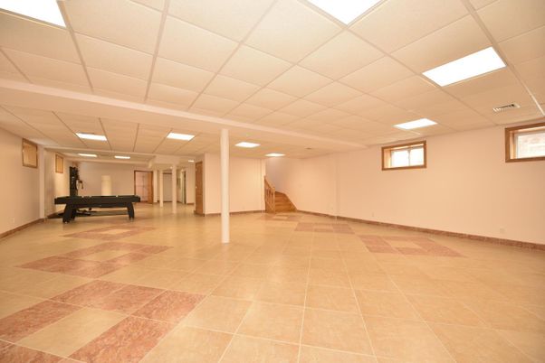 Game Room, Interior, Recessed Lighting