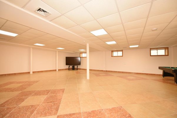 Game Room, Interior, Recessed Lighting