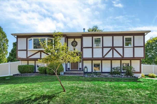 Backyard, Exterior, Facade, Split Level