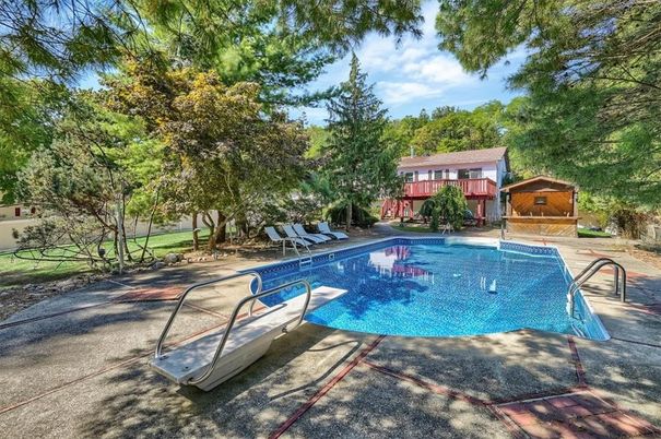 Exterior, Pool