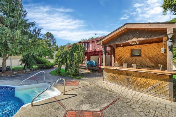 Exterior, Pool