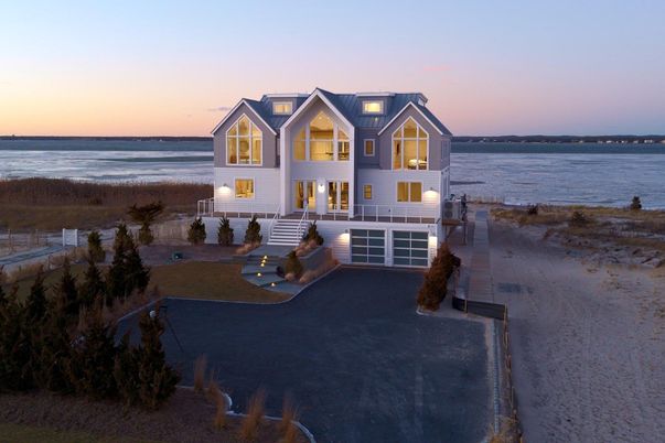 Attached, Exterior, Facade, Lake, Water, Queen Anne Victorian