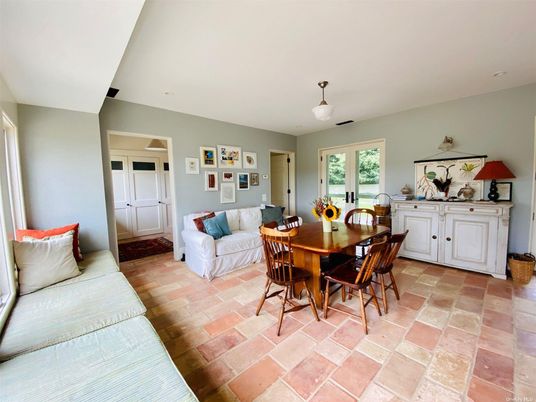 Dining room, Interior