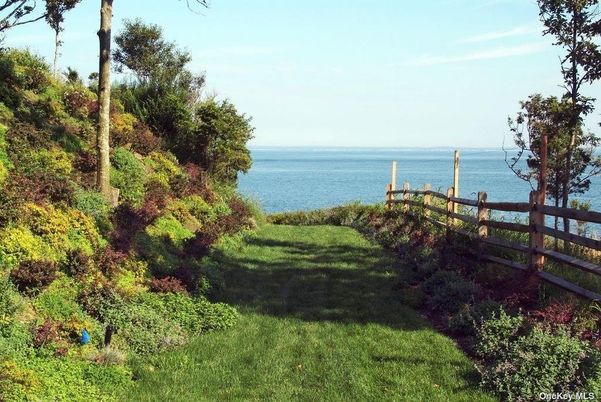 Exterior, Lake