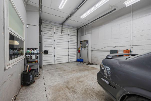 Garage, Interior