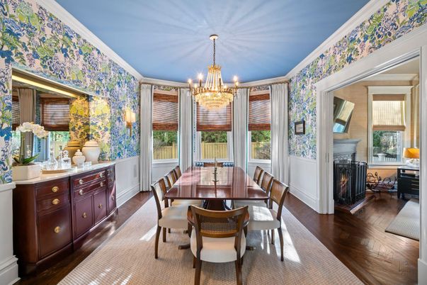 Chandelier, Dining room, Fireplace, Interior, Wood Texture Flooring