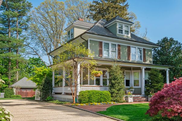 Exterior, Facade, American Foursquare