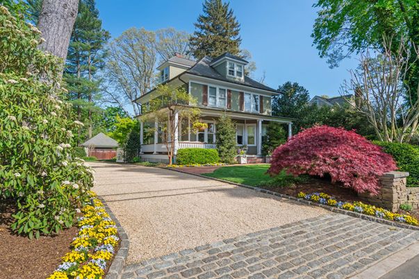 Exterior, Facade, American Foursquare