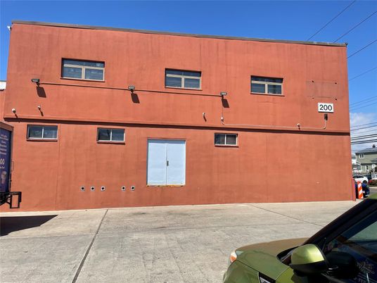Exterior, Facade, Rowhouse