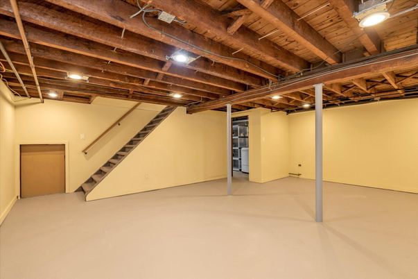 Empty room, Interior, Wooden Beams, Wooden Ceilings