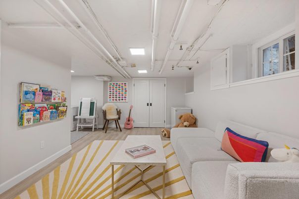 Interior, Living room, Recessed Lighting, Wood Texture Flooring