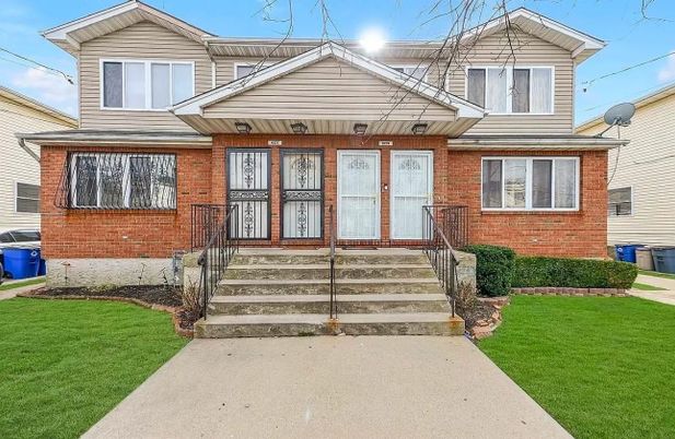 Exterior, Facade, Brick Facade, American Craftsman