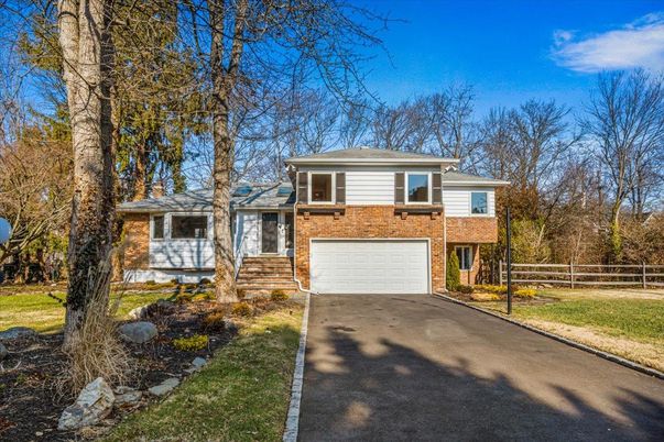 Attached, Exterior, Facade, Brick Facade, Split Level