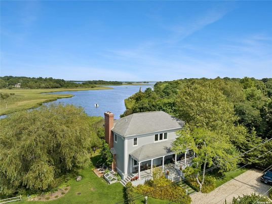 Exterior, Lake