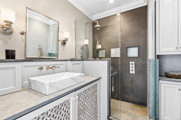 Bathroom, Interior, Recessed Lighting
