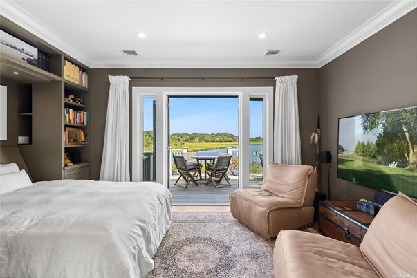 Bedroom, Dining room, Interior, Recessed Lighting, Water