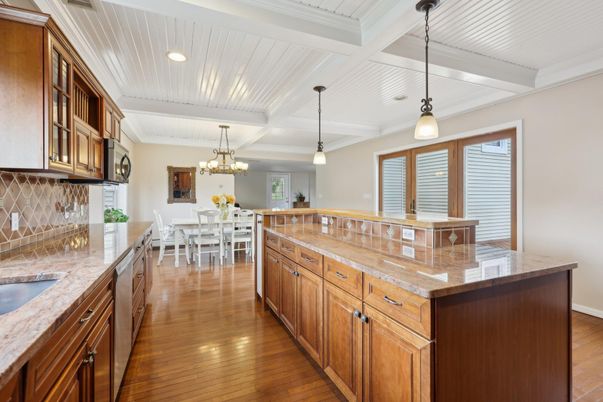 Chandelier, Dining room, Interior, Kitchen, Pendant Lights, Recessed Lighting, Wood Texture Flooring