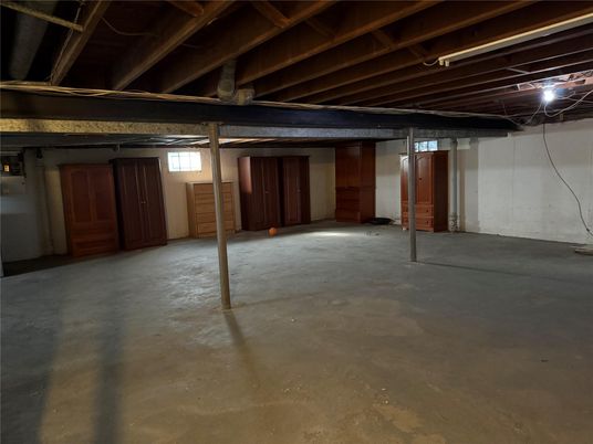 Empty room, Interior, Wooden Beams