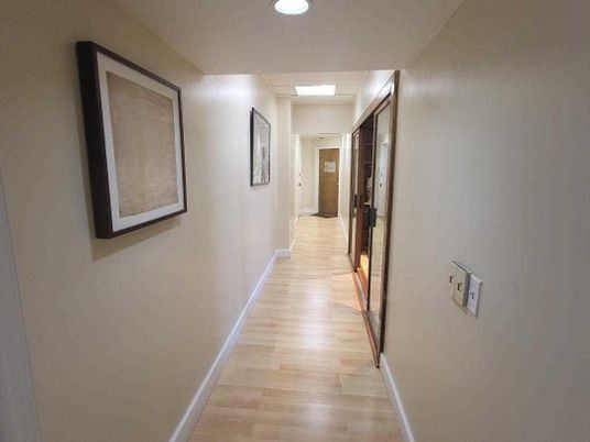 Interior, Recessed Lighting, Wood Texture Flooring