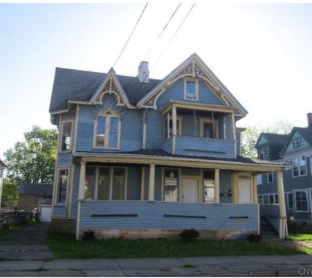 Exterior, Facade, Queen Anne Victorian