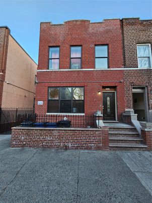 Exterior, Facade, Brick Facade, Rowhouse