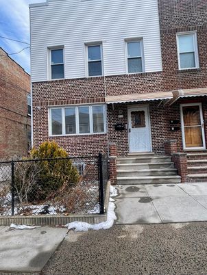 Exterior, Facade, Brick Facade, Rowhouse