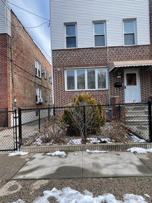 Exterior, Facade, Brick Facade, Rowhouse