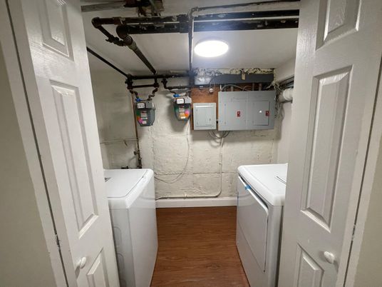Interior, Utility Closets, Washer, Wood Texture Flooring