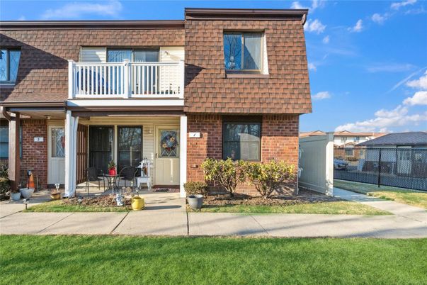 Exterior, Facade, Brick Facade, Rowhouse