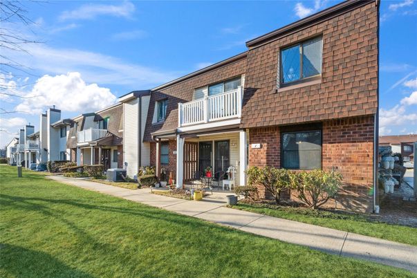 Exterior, Facade, Brick Facade, Rowhouse