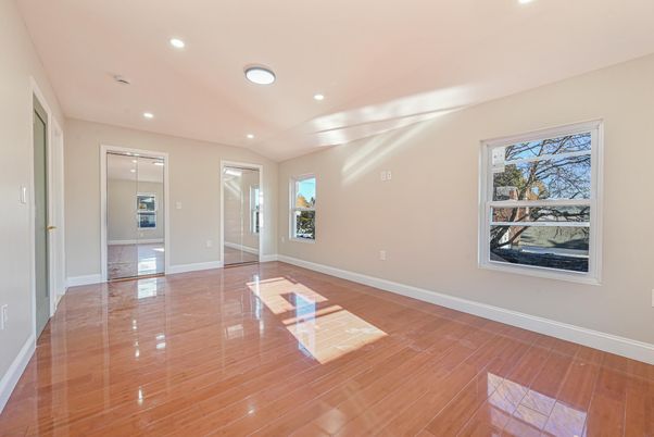 Empty room, Interior, Recessed Lighting, Wood Texture Flooring