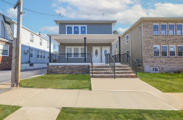 Exterior, Facade, Brick Facade, American Foursquare