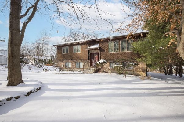 Backyard, Exterior, Facade, Raised Ranch