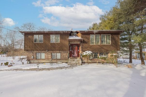 Exterior, Facade, Brick Facade, Raised Ranch