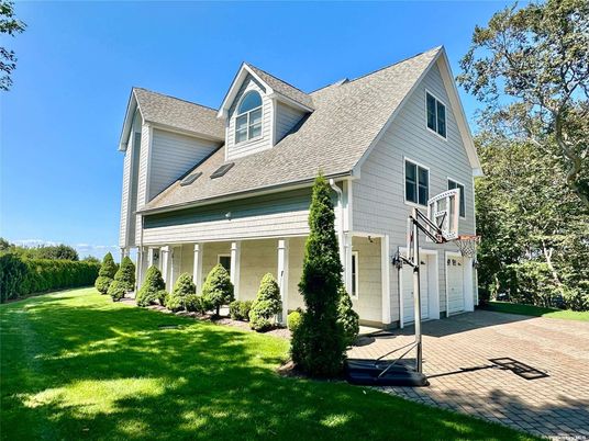 Attached, Exterior, Facade, Farmhouse