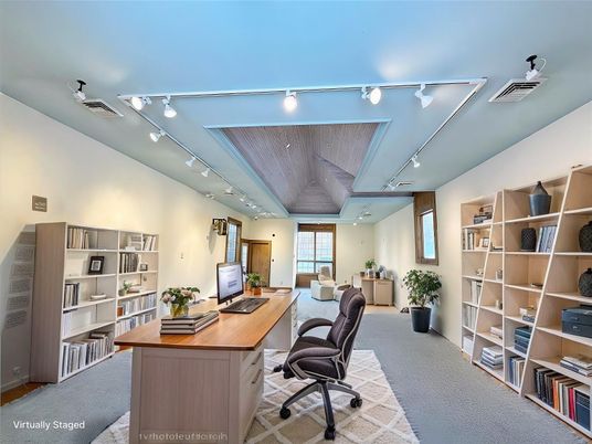 Home Office, Interior