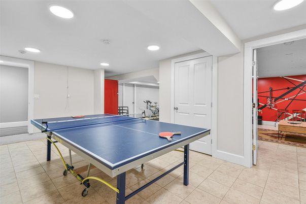 Game Room, Interior, Recessed Lighting