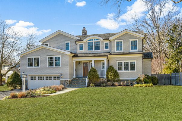 Attached, Exterior, Facade, Farmhouse