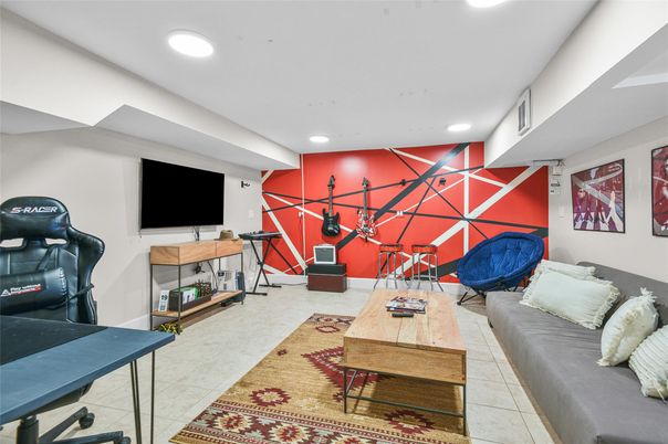 Fitness Equipment, Interior, Living room, Recessed Lighting