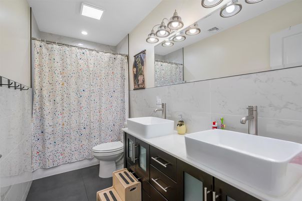 Bathroom, Dual Sink Vanities, Interior, Recessed Lighting