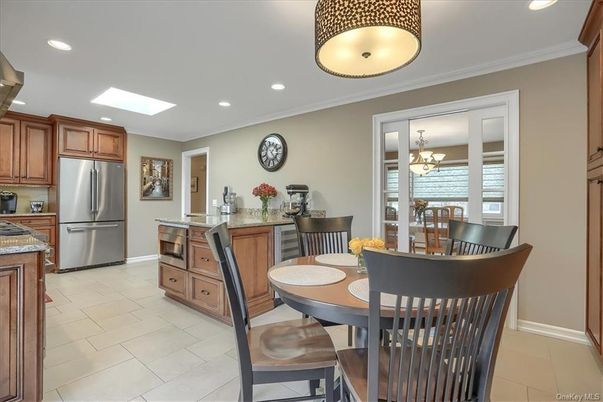 Chandelier, Dining room, Interior, Kitchen, Recessed Lighting, Stainless Steel Appliances