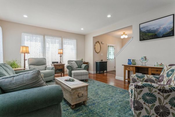 Interior, Living room, Recessed Lighting, Wood Texture Flooring